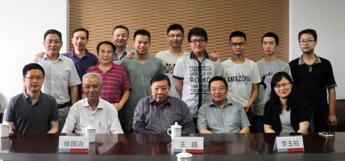 王越院士一行与18XXX老师及参赛学生合影