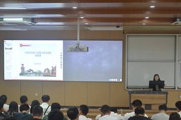 图片包含 人员, 室内, 群组, 人物描述已自动生成